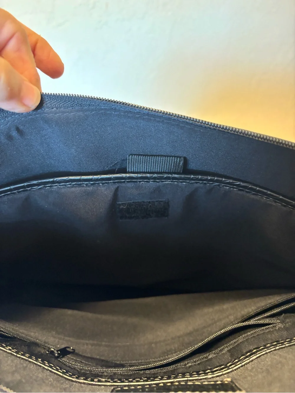 Liz Claiborne Black Croc Embossed PVC Laptop Travel Tote Carryall Bag